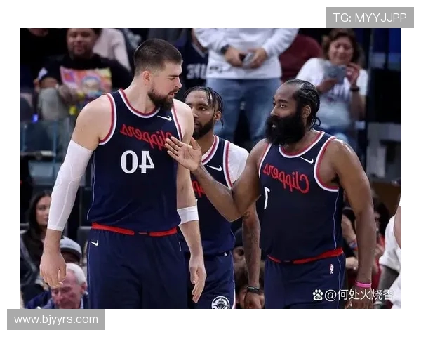 国王强势迎战快船巅峰对决聚焦赛场胜负悬念引球迷热议