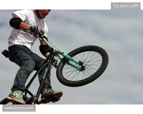 深圳街舞队在极限运动世界杯中的拼搏历程与荣耀时刻回顾 深圳街舞队在极限运动世界杯中的拼搏历程与荣耀时刻回顾