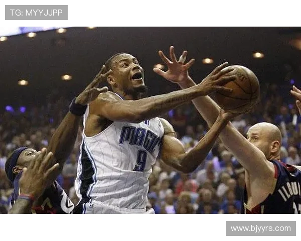 围绕篮球明星成长历程展现竞技精神与励志故事全景解析深度呈现篇章